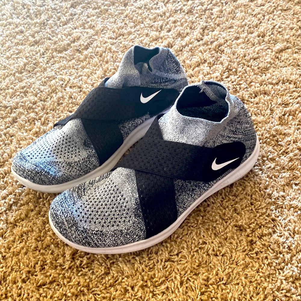 NIKE LIFESTYLE- worn twice